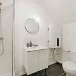 1-bedroom Attic Flat, Close To The Underground *