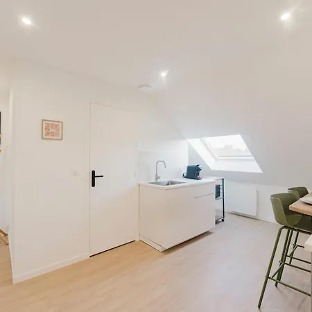1-bedroom Attic Flat, Close To The Underground *