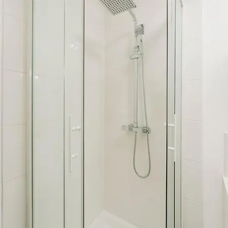 Lejlighed 1-bedroom Attic Flat, Close To The Underground