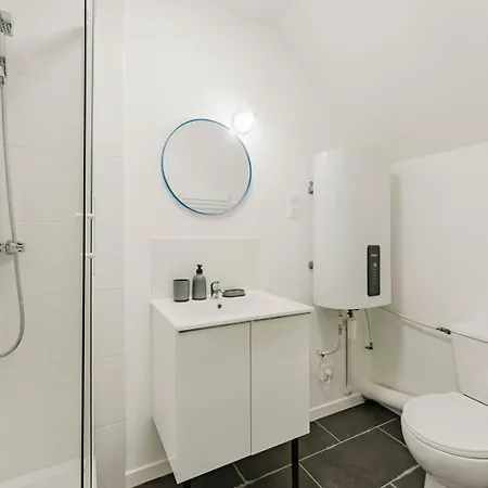 1-bedroom Attic Flat, Close To The Underground *