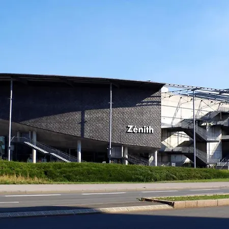 1-bedroom Attic Flat, Close To The Underground Lejlighed